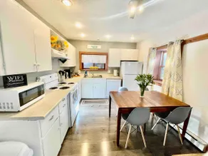 Downtown Digs (3 blocks from the center of DT) - Image 4