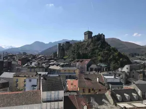 PAU 6 Beautiful 2-bedroom apartment with exceptional views and all comforts - Image 2