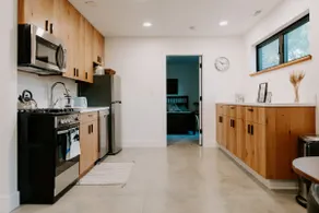 North Corktown Nook Pristine modern apartment - Image 3