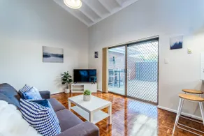 Vibrant Stay Near CBD- Dining&Shop at Doorstep - Image 2