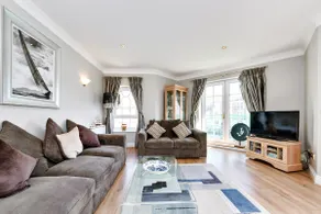 Elegant Two Bed Flat With Balcony Lagoon Views - Image 4