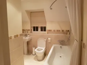 One Bedroom Apartment with Parking, Winchester - Image 5
