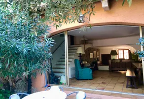 Central old town location with sea view & patio garden - Image 5