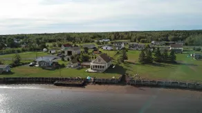 Chalet located on the waterfront/Beachfront Cottage - Image 3