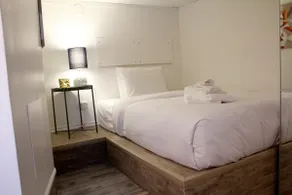 Hotel-Quality Small Apartment | Downtown Retreat - Image 2