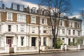 Cosy Apartment in London with Jacuzzi - Image 2