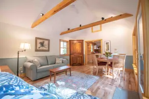 Beautiful Lakeside guest house. - Image 2