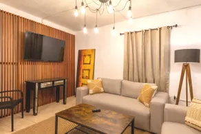 Charming House for 6, Main Downtown, Free parking! - Image 5