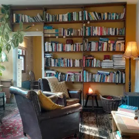 Cosy Relaxing Flat above Organic Grocer. - Image 5