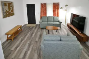 Fully equipped 2bd/1ba, 5 min from Silver Springs. - Image 2