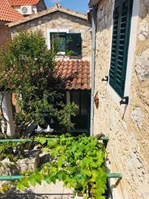 Paradise Stone Apartments - Image 5