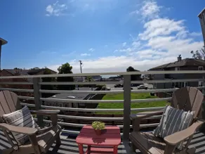 Modern Oceanview 2-Bed Apartment Home - Image 2