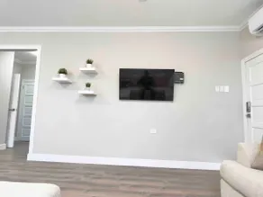 Luxury 2 bedroom condo modern, spacious, comfy - Image 4