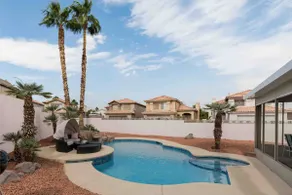 EDC Ready! Stunning Vegas Home w/Spa & Pool! - Image 2