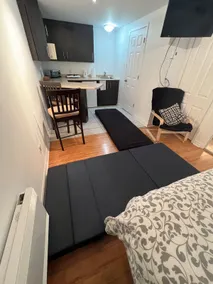 Chic Loft/5 Min to Metro/Rooftop Deck /Free Prking - Image 3