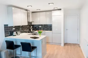 Aldgate Apartments - Image 3