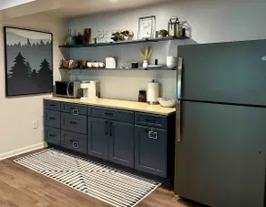 Stylish Basement Apartment With Garden View - Image 2