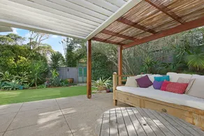 Sunny and modern villa located 5 mins walk from Avalon Beach! - Image 2