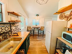 Cozy Cottage Near Lake Travis - Image 3
