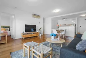 King's Park 2BR CBD Apartment with FREE Parking - Image 2