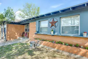 Pearl Snaps Texas Trail House - Image 2