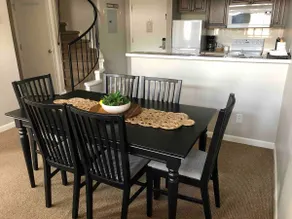 VILLAGE LOFT CONDO - POOL & HOT TUB - 2 PARKING SPOTS! - Image 2