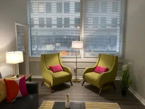 SKYWALK ACCESS+IN THE ❤️ OF DOWNTOWN+KING BED+WIFI - Image 3