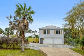 Cozy cottage by the Sea -near downtown with patio! - Image 3