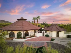 Luxury N Scottsdale Storybook Cottage+ guesthouse - Image 5