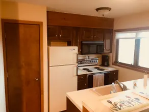 Cali King 2 room with fireplace sleeps 5(4 adults) - Image 5