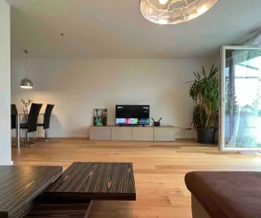 Beautiful & bright 3-room apartment with underground parking & balcony - Image 4