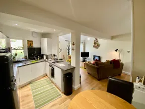 Delightful Cottage Sydney Gardens private parking - Pass the Keys - Image 2