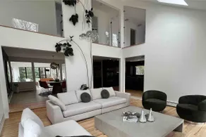 Modern House with a Luxury Kitchen Close to Beach - Image 3