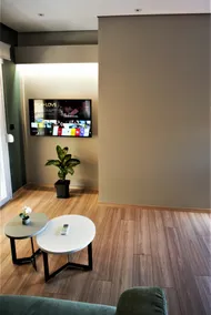Ivory Hut - Vibrant Suite - Image 4