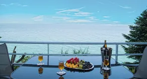 Kiveri Luxurious Seaside Apartment - Image 3