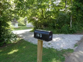 Historic year-round cabin along lakeshore w/dock - Image 4