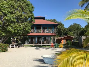Beachfront | Unique Tropical Artist Home | 3 BR - Image 2