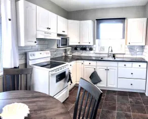 Urban Chic Guest Retreat- 1100sqft 3Bdr - Image 5