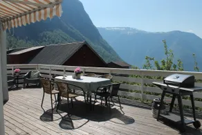 Farmhouse with stunning views. - Image 4
