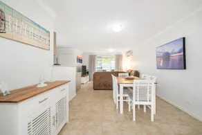 Ocean Blue Bungalow Easy Beach Stay in Busselton - Image 2