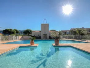 Villa avec jardin et terrasses - Image 2