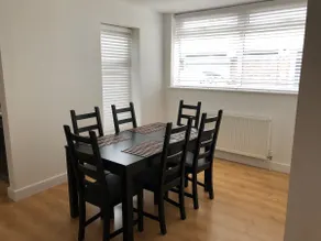 Luxueuse maison récemment rénovée avec 3 chambres et 2 salles de bains à Hampstead Londres - Image 2