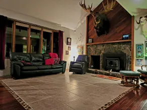 3+Bedroom short walk to Hilltop Ski Resort/Trails - Image 2