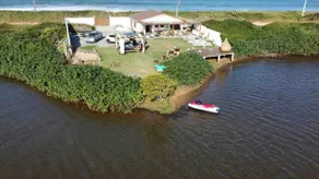 Refuge facing the sea and with a lagoon background. - Image 4