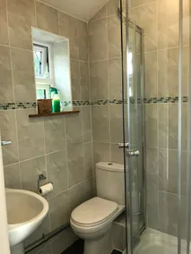 Wells, double bedded Rose Garden Suite - Image 3
