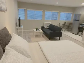 CHIC & Pretty WALK OF FAME Apartment - Image 4