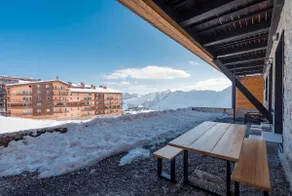 Spacious Cozy Home: 3-Beds, Ski-In/Out, Epic Yard - Image 3
