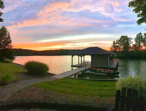 Beautiful waterfront lake house w/state park views - Image 2