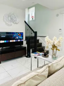 2BR Laneway Suite - Oakridge - Free Parking & Pets Welcome - Image 2