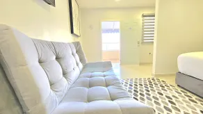 302 Classy Studio/QueenBed-10minWalk From Border - Image 4
